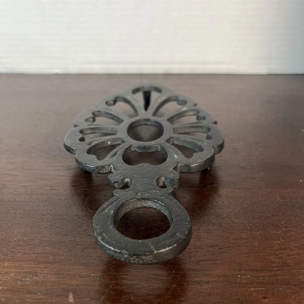 Vintage Cast Iron Trivet Unbranded Spade Shaped Iron Rest Rustic Wall Decor